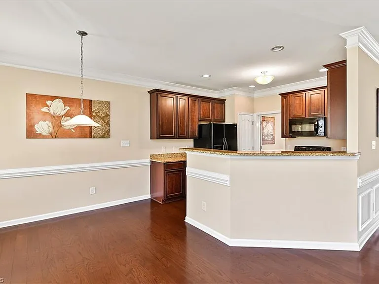 2611 Leighswood Dr — Photo 3