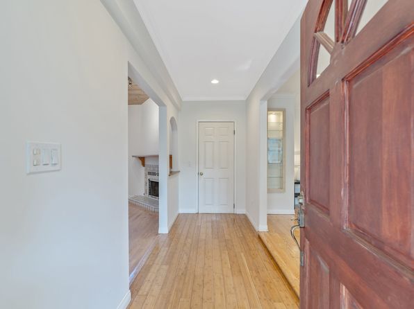 5648 1/2 Gentry Ave