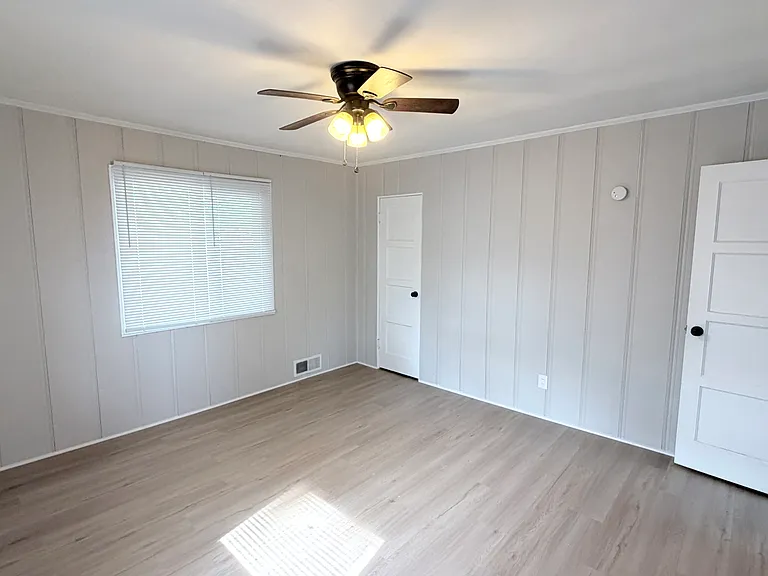 1025 Covert Ave — Photo 9