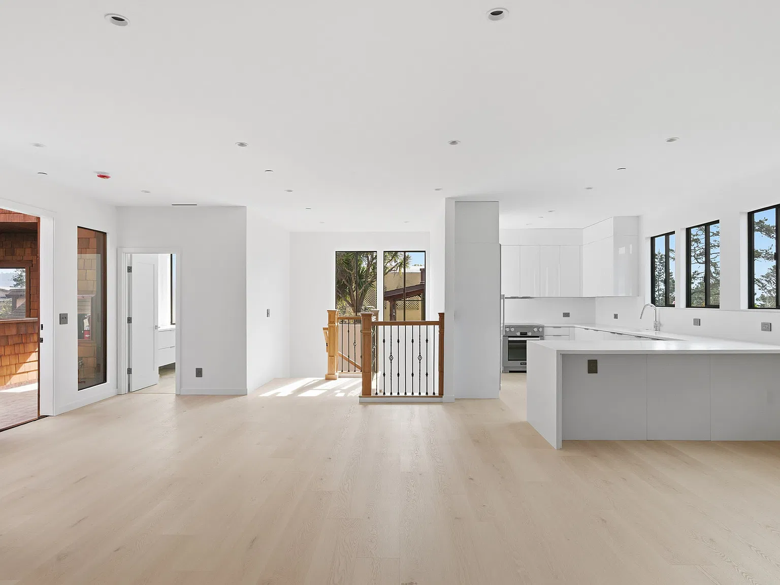 3 bed, 2.5 bath, $7,600 — Photo 3