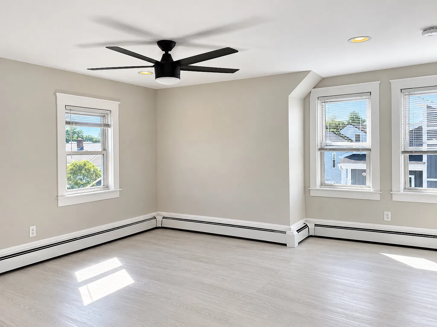 2 bed, 890 sqft, $1,900 — Photo 4