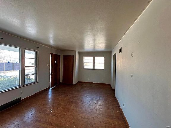 2nd image of 5510 McLaran Ave