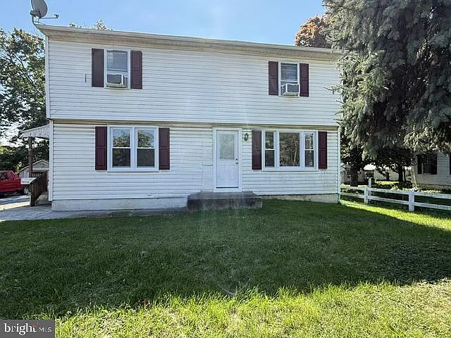 2 bed, 1.0 bath, 832 sqft, $1,150 — Photo 1