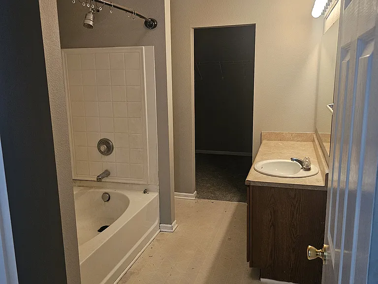 Primary bath ensuite