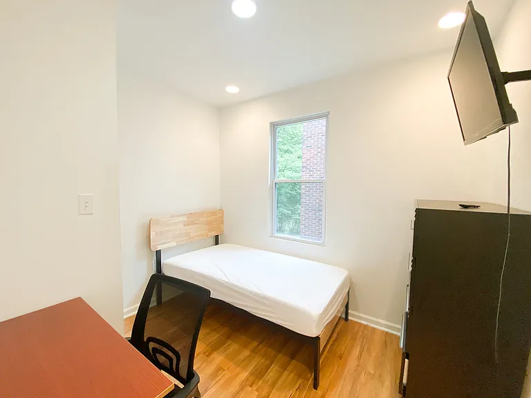 2353 Tilbury Ave — Photo 15