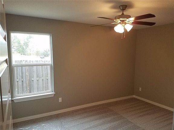 5th image of 986 Roselawn St