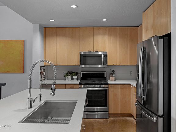 5th image of 914 E OSBORN Road #216