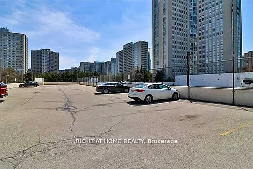 3700 Kaneff Cres #H8 — Photo 32