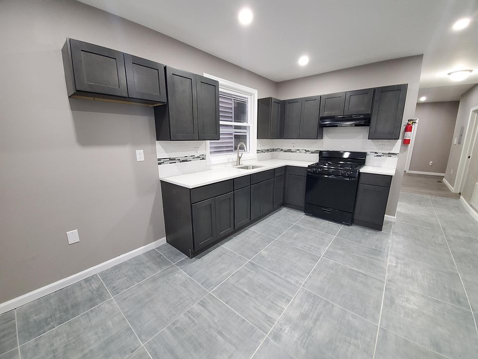 1st image of 124 N 19th St