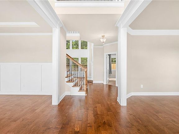 4th image of 263 Silvertop Dr