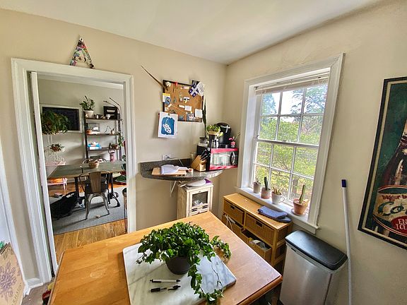 4th image of 2848 Thornhill Rd
