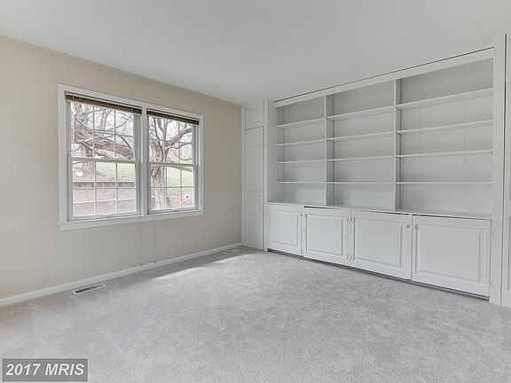 5th image of 10201 Glencoe Dr