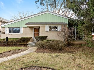 1035 Harms Rd, Glenview, IL 60025