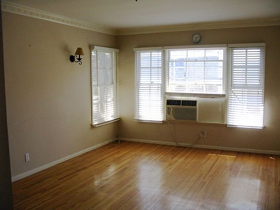 4th image of 8539 1/2 Cashio St