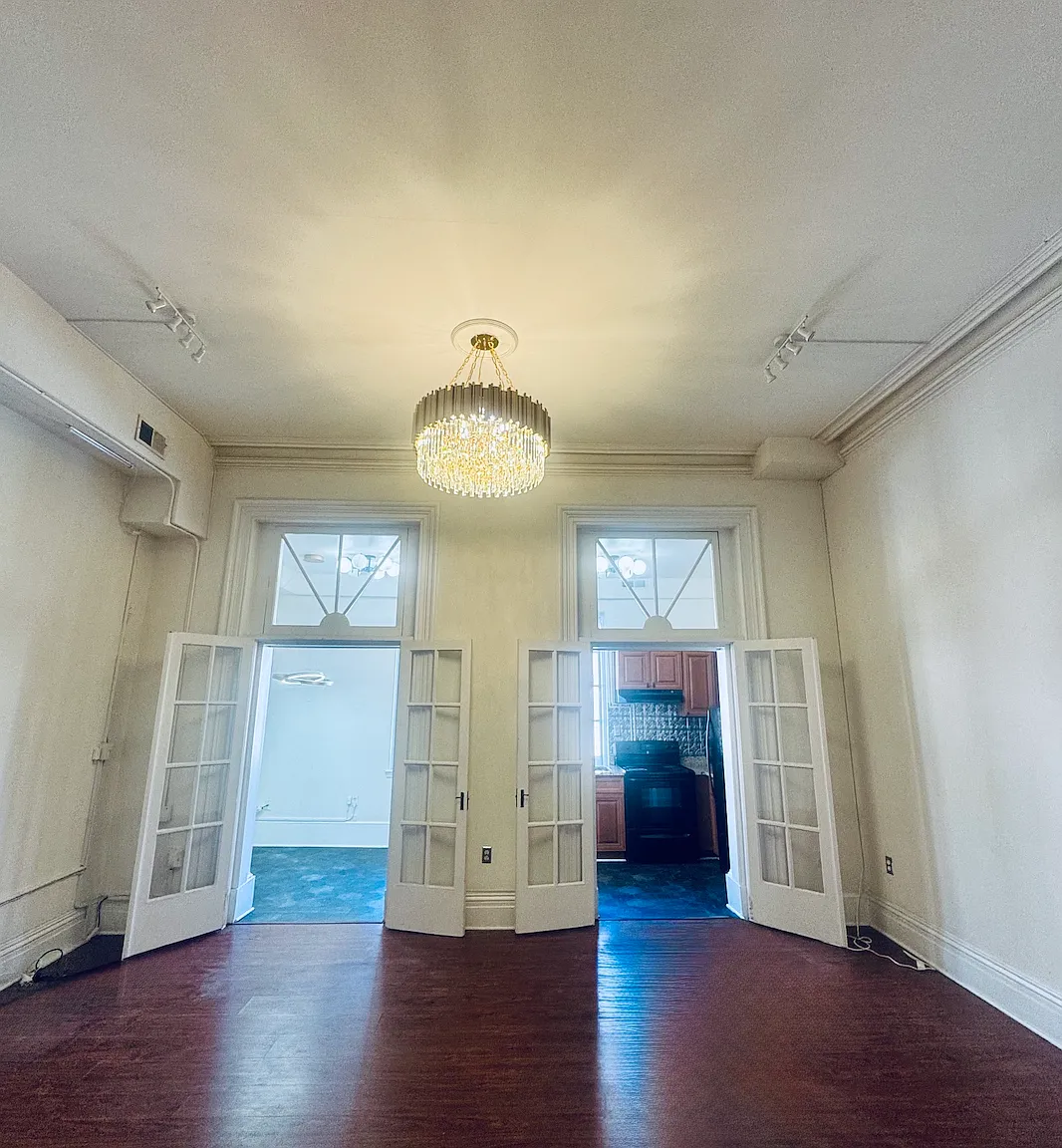 14 E Chase St — Photo 2