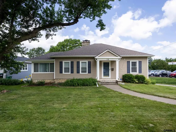 118 S 69th St, Omaha, NE 68132