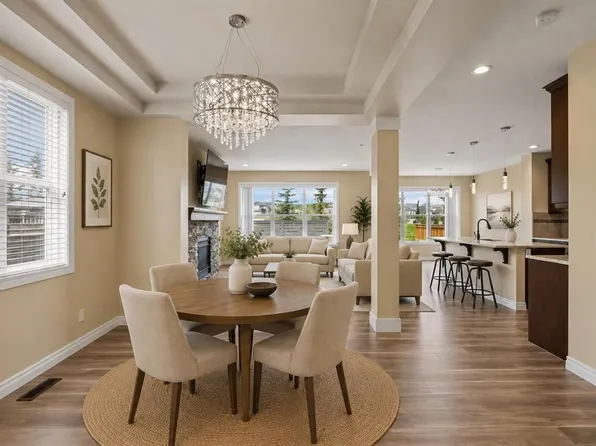 284 E Nolancrest Hts NW, Calgary, AB T3R 0V8