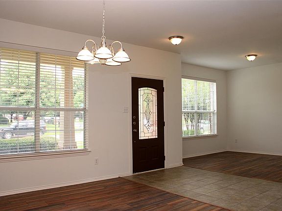 3rd image of 1069 Seymour Dr