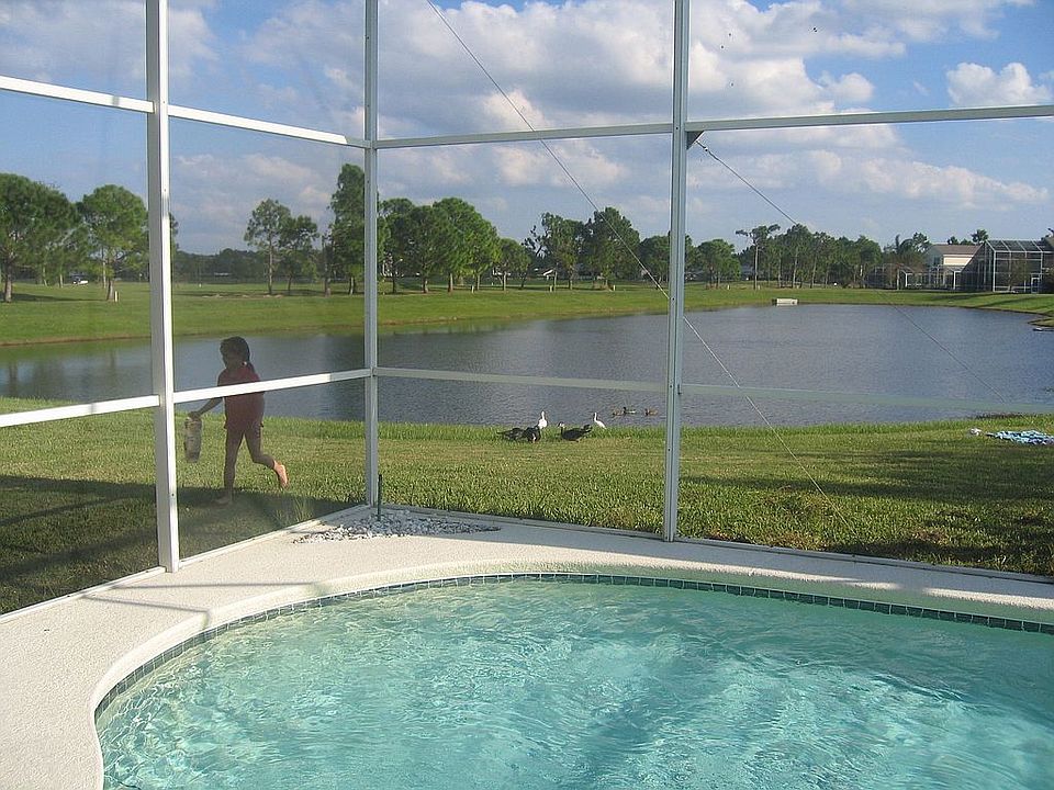 Specutacular view of water and Golf 