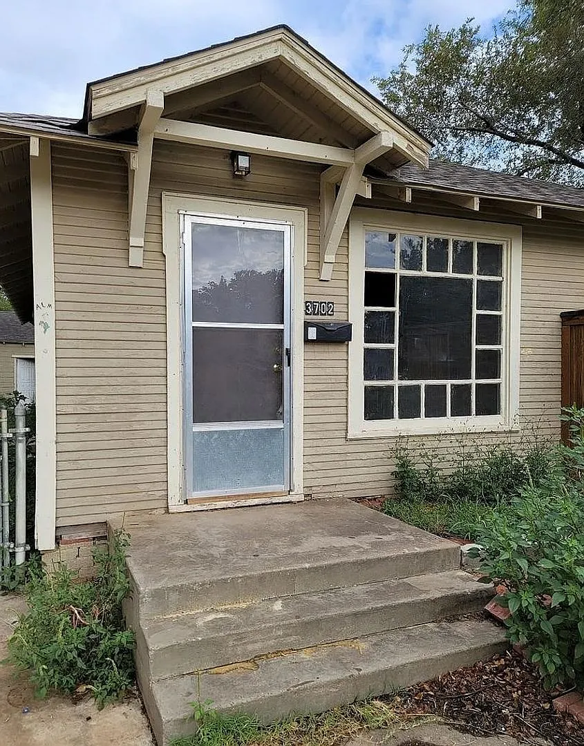 DH 3702 S Polk Street — Photo 1