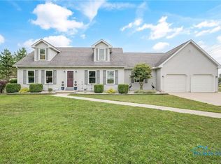 22110 Forst Rd, Bowling Green, OH 43402