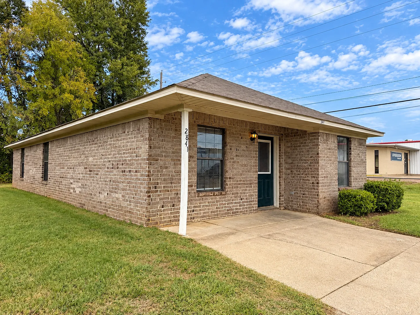 3 bed, 1400 sqft, $1,300 — Photo 1