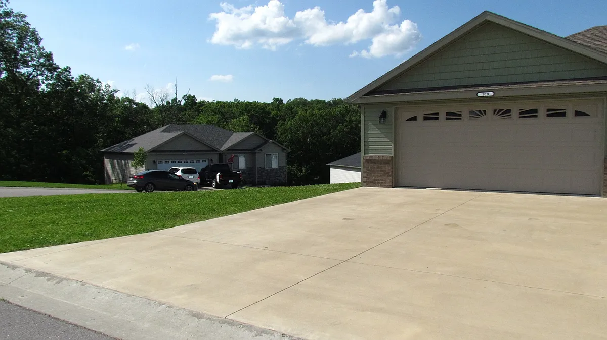 Building Photo - 100 Greythorn Ct