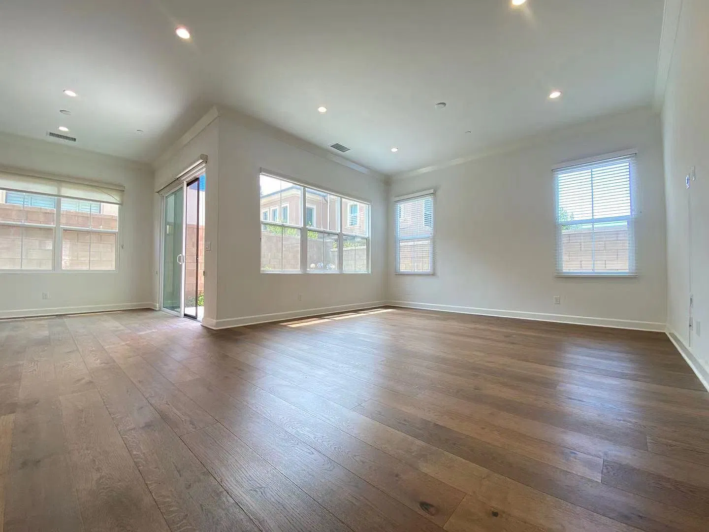 4 bed, 2246 sqft, $6,000 — Photo 2