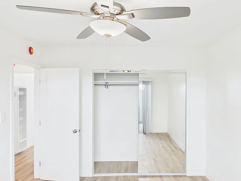 330 W I St — Photo 39