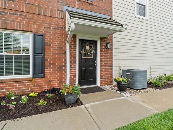 11615 Tomahawk Creek Pkwy APT B, Leawood, KS 66211