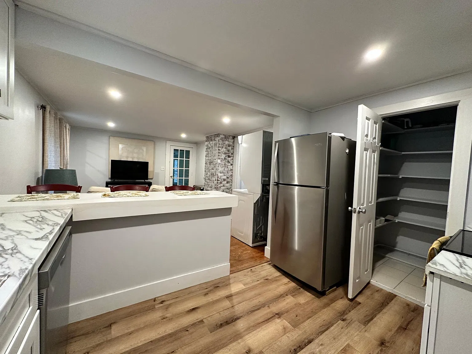 2 bed, $2,000 — Photo 2