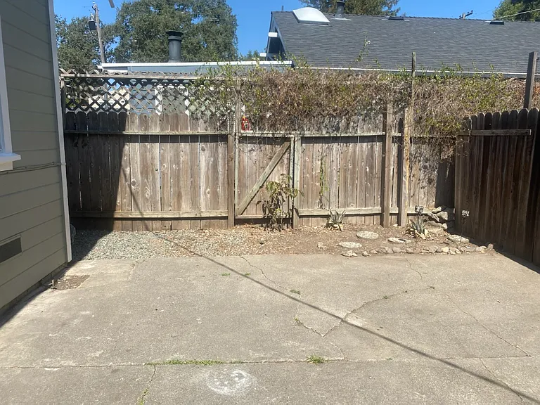 18014 Riverside Dr #4 — Photo 14
