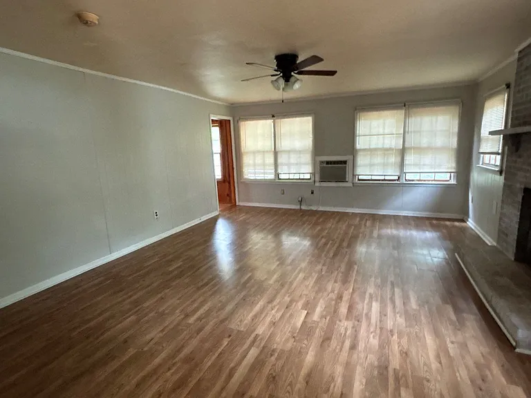 505 N College St — Photo 22