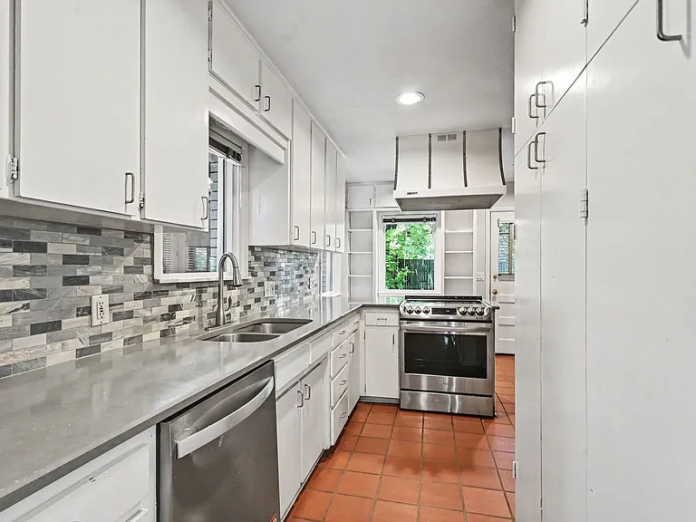 4012 W 6th St — Photo 13