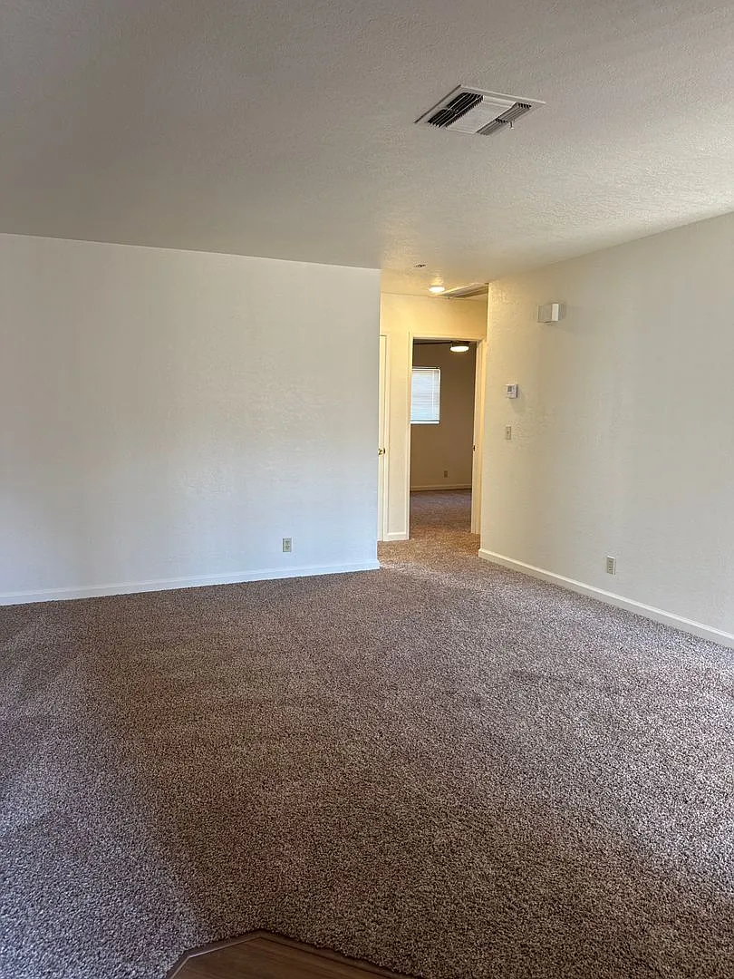 0075-Lake Court — Photo 4