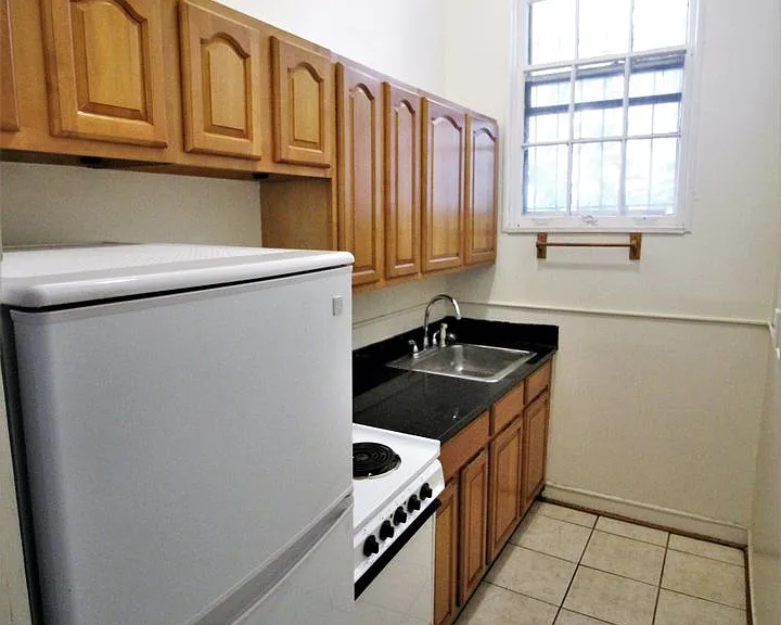 809 Park Ave — Photo 5