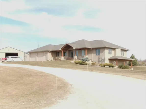 7744 Westbrook Wynnewood Dr, Cedar Falls, IA 50613