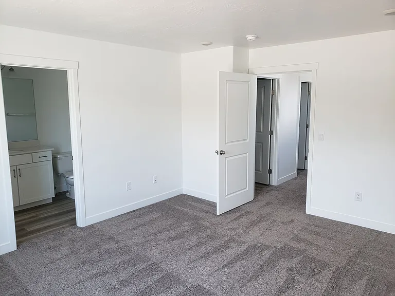 501 S May Dr #501 — Photo 2