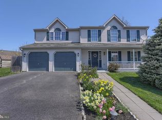 7 N Sandy Ln, Sinking Spring, PA 19608