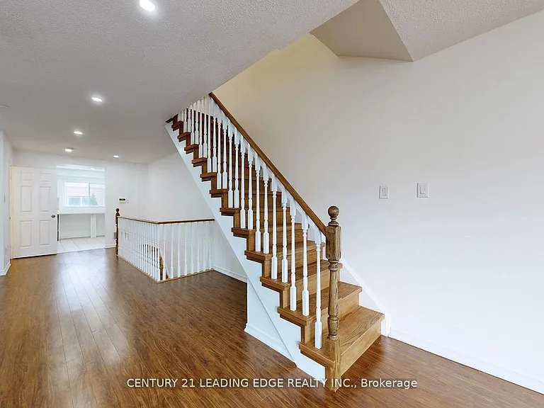 38 Rumi Cres — Photo 11