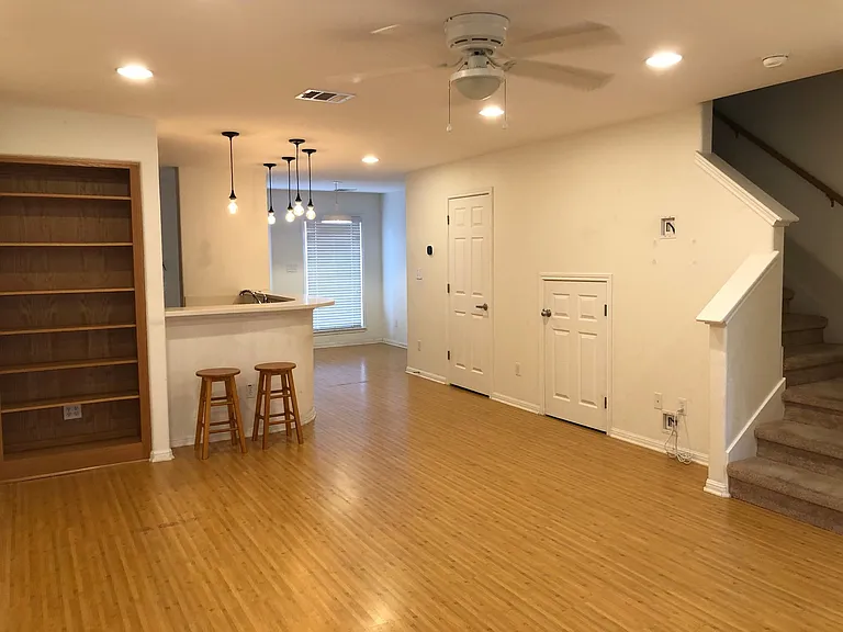 6900 E Riverside Dr #3 — Photo 2