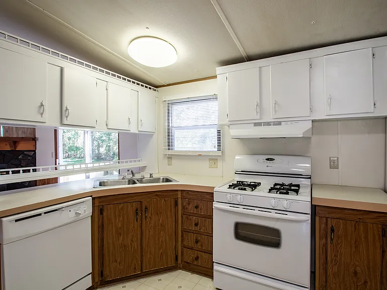 156 Spruce St — Photo 12