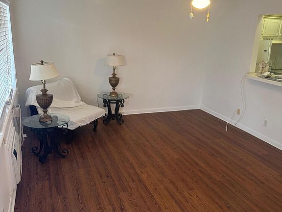 4th image of 358 Chatham S #R