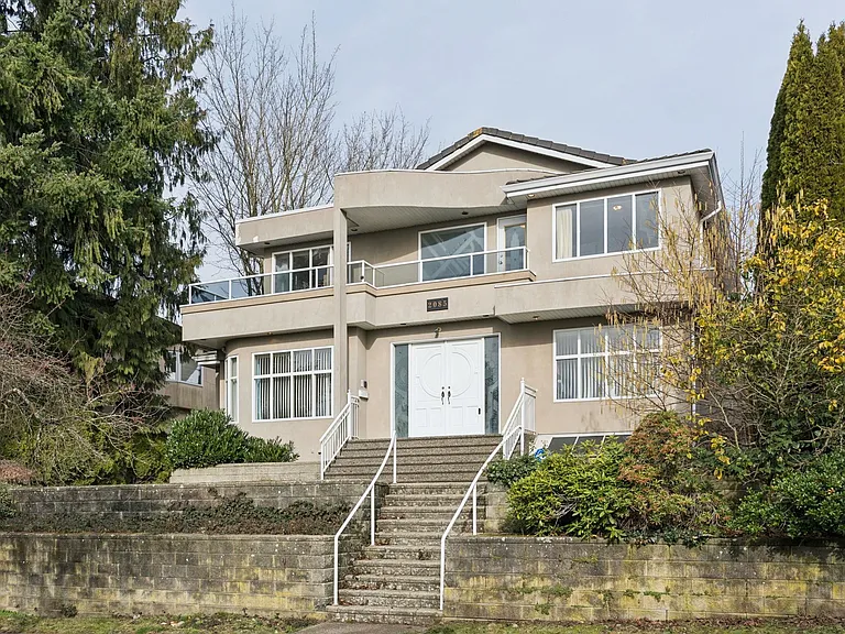 2085 Qualicum Dr — Photo 1