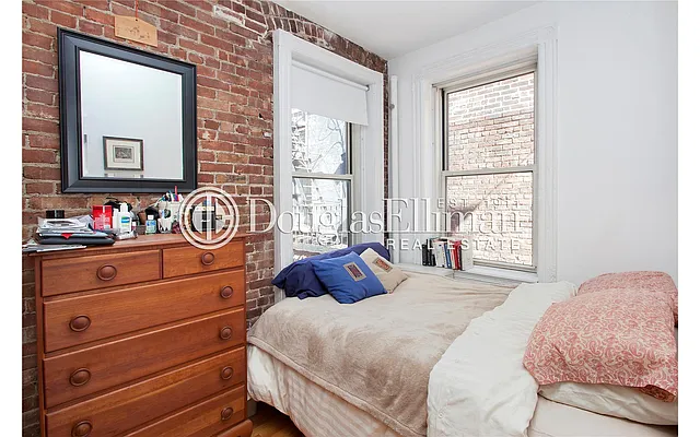 Rented by Douglas Elliman | media 37