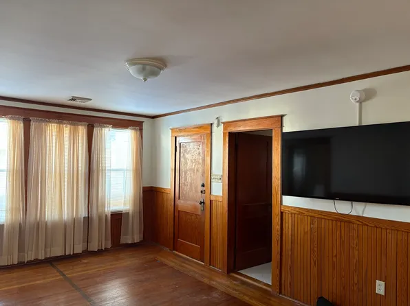 210 Wayne St Floor 2, Manchester, NH 03102