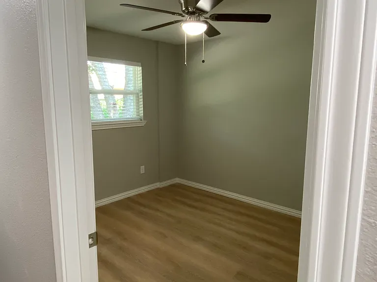 815 N Lydia St — Photo 2