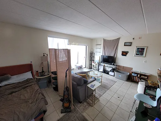 Rented by Halvatzis Realty | media 4