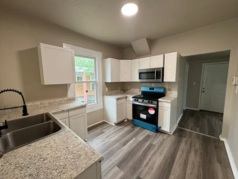 420 Clark Ave — Photo 6