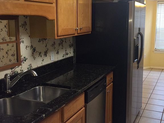 4th image of 2436 Oxford Pl